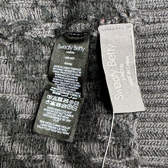 Sweaty Betty Jacquard Animal Print Wood Blend Gray/Black Beanie One Size - Picture 4 of 10